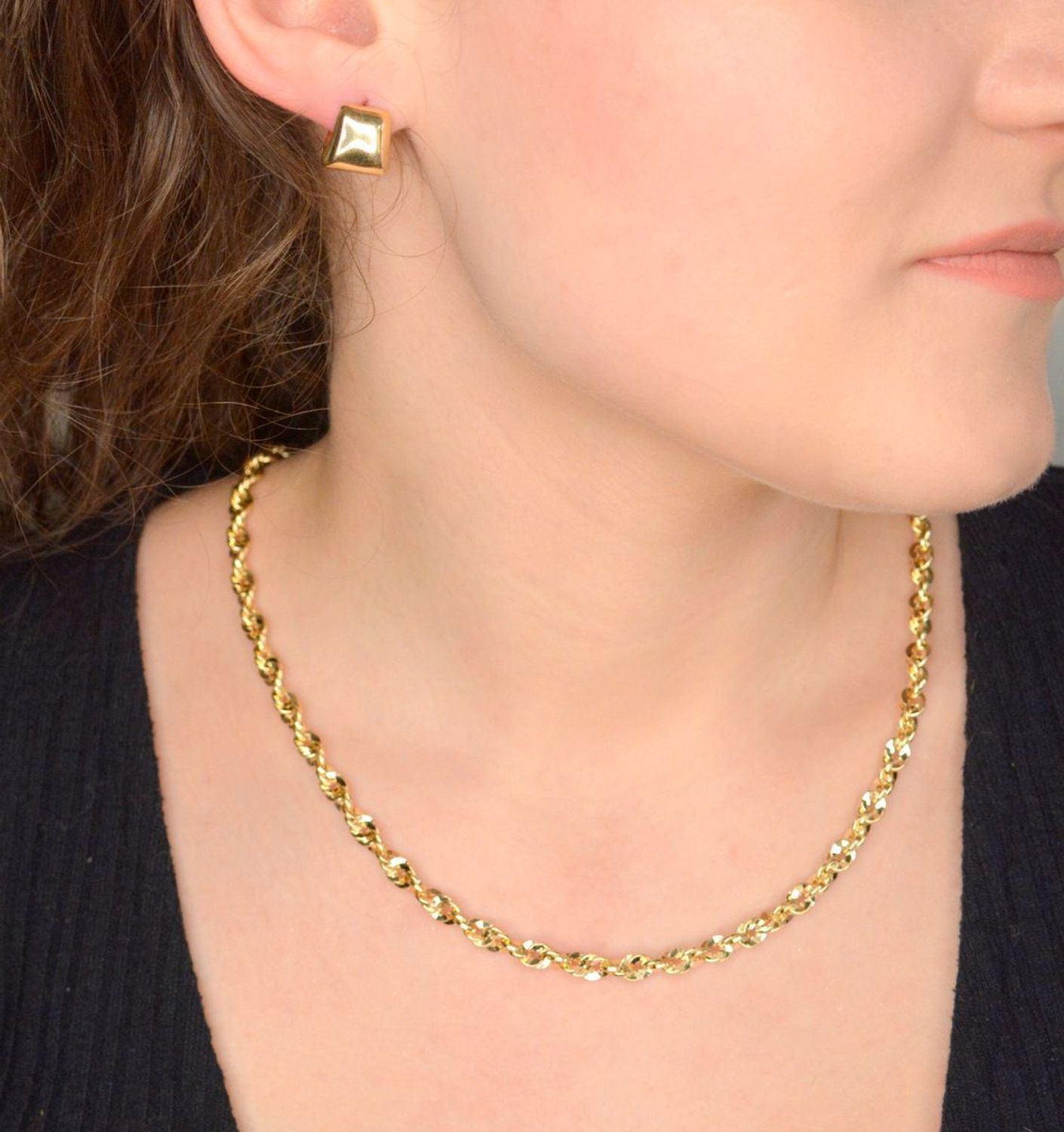 Łańcuszek IRYDIA próba 585, DIA-LAN-12635-100-585 5,3mm Klasyczny i uniwersalny łańcuszek o splocie Irydia, wykonany z żółtego złota próby 585. Łańcuszki to uniwersalne dodatki, które sprawdzają się na każdą okazję i d.jpg